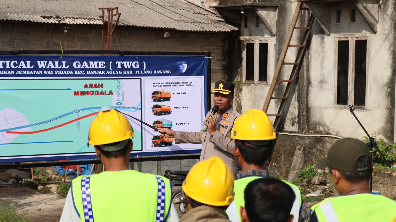 Kapolres Tulang Bawang Pimpin Langsung Apel Gabungan Perbaikan Jembatan Way Pidada