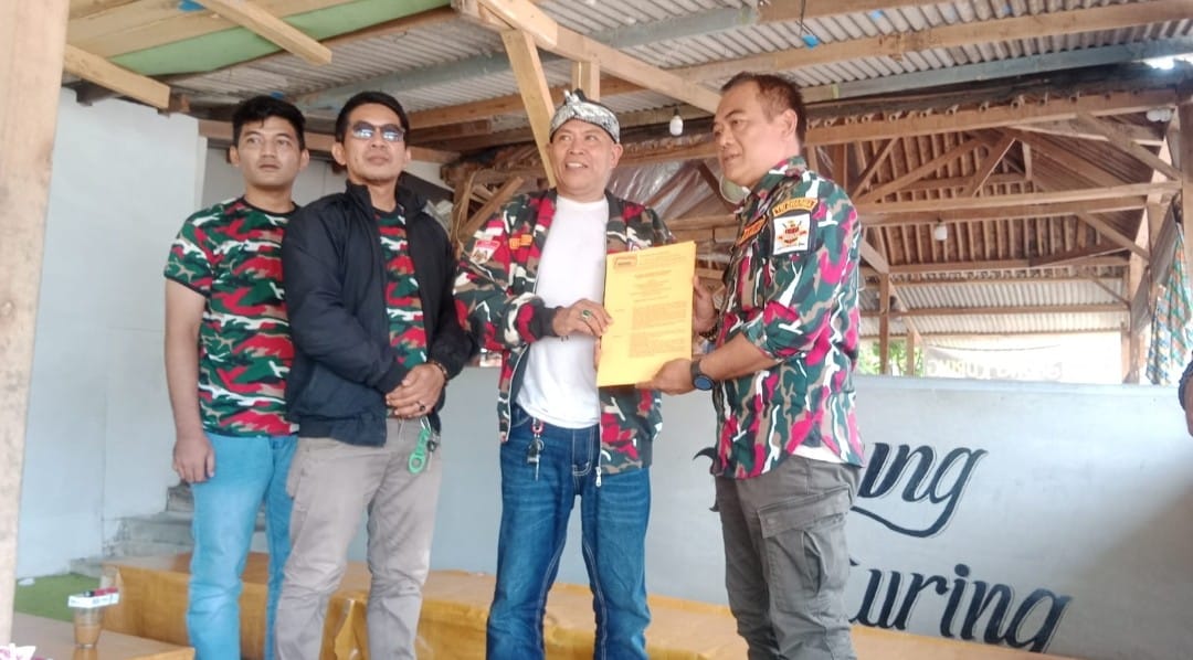 Laskar Merah Putih MAC Cempaka Terima SK dari Ketua KMCB: Komarudin, SH Siap Jalankan Amanah